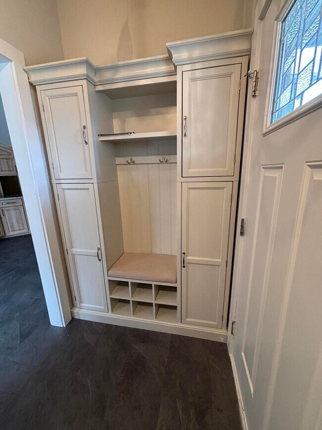 Building Photo - 118 S Evans St