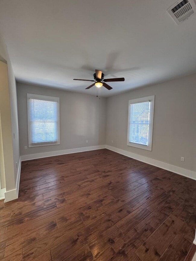 Building Photo - 300 E 3rd St