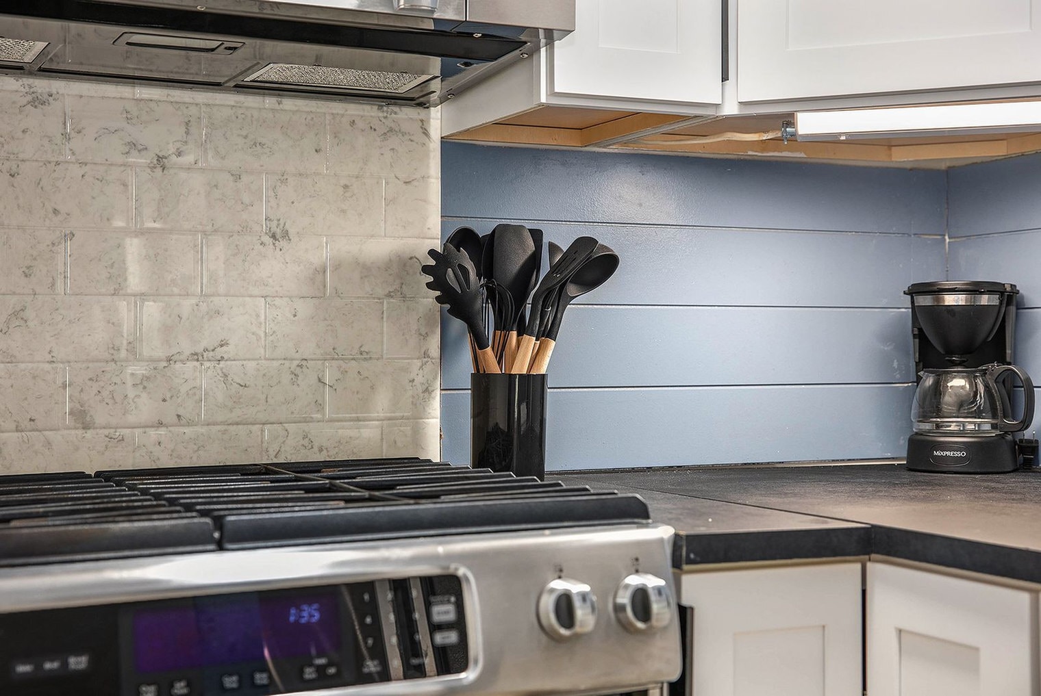 Building Photo - 37 Gold Ave NW