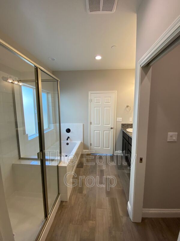 Building Photo - 1129 E Harter Dr