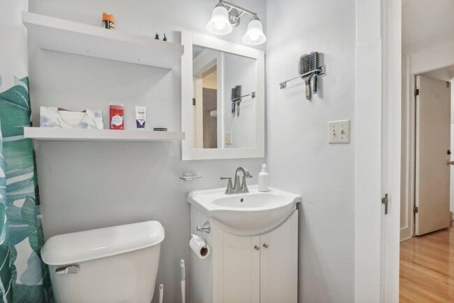 Building Photo - 2451 S 68th St