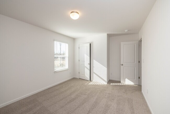 Building Photo - NEW CONSTRUCTION 4BD/2.5 Home in Stonebridge - Golf Course View