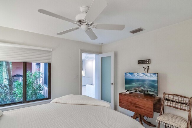 Building Photo - 226 Chilean Ave