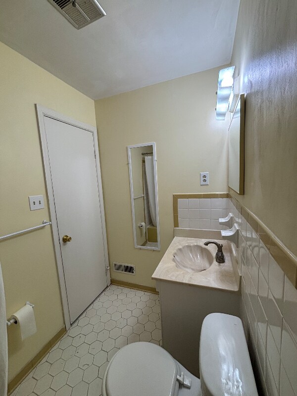 Building Photo - 1211 Warwick Dr