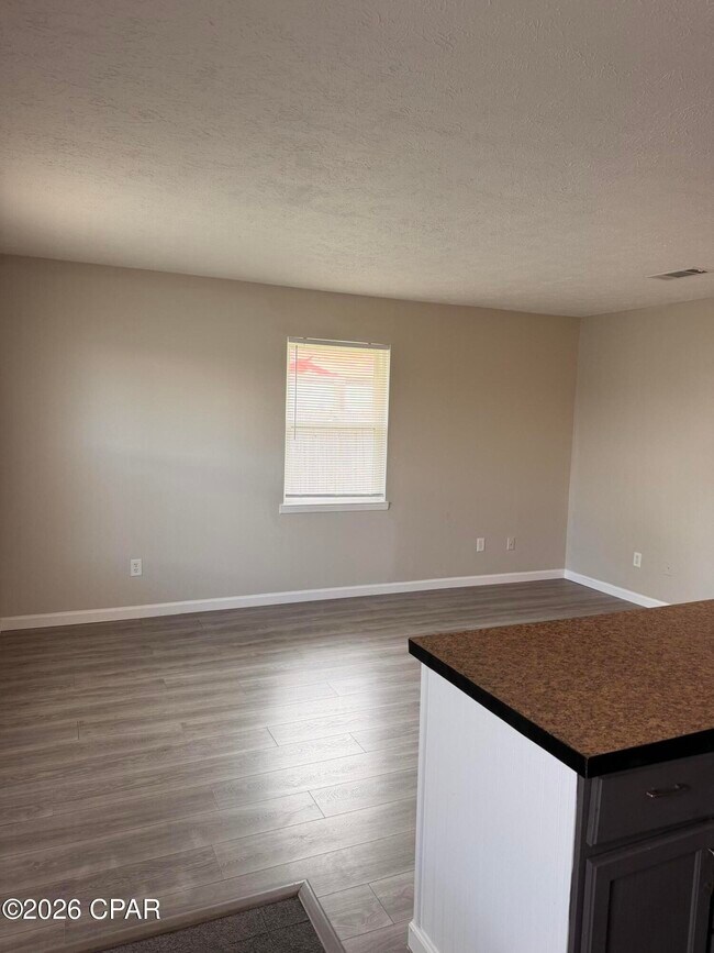Building Photo - 6218 Hilltop Ave