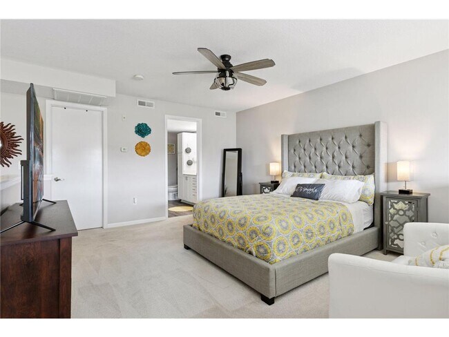 Building Photo - 640 Main St N