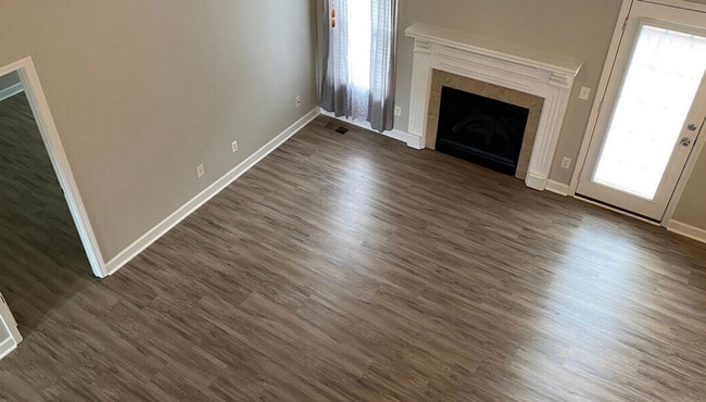 Building Photo - NEW LISTING!!!!