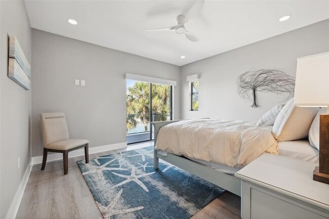 Building Photo - 12404 Capri Cir N