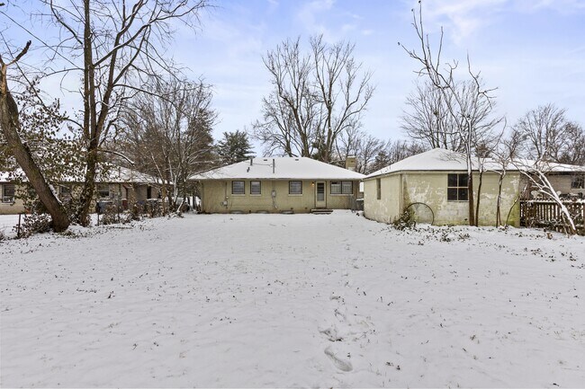 Building Photo - 257 Zandale Dr