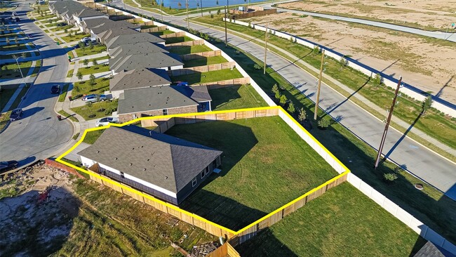 Building Photo - 26703 Willow Ln