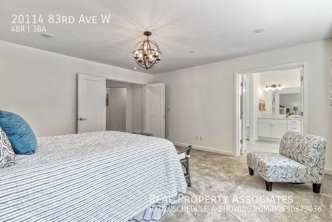 Building Photo - Edmonds Home