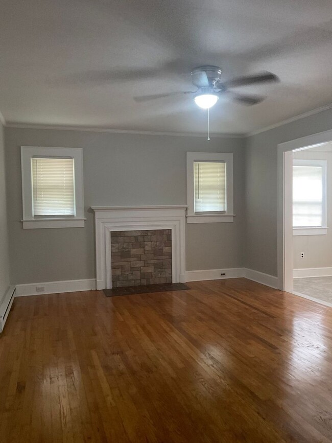 Building Photo - Two bedroom home in Charlotte - Spacious h...