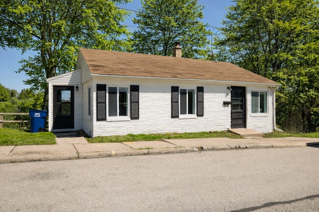 Building Photo - 446 N Powers St