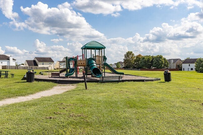 Building Photo - 4017 Cadence Dr