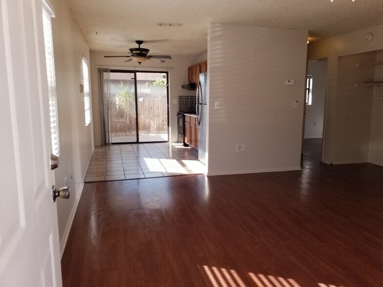 Building Photo - 6153 Sapphire Dr