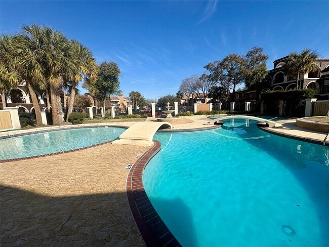 Building Photo - 2744 Briarhurst Dr
