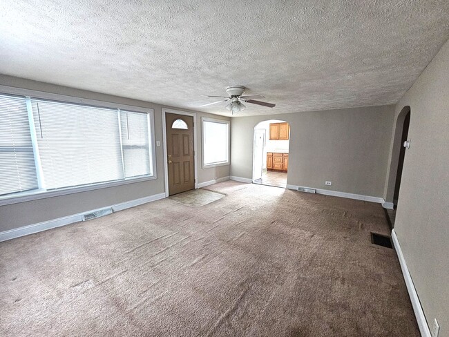 Building Photo - Charming Corner Lot House in Cadillac, Mic...