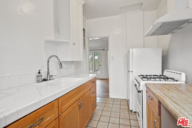 Building Photo - 1388 Edgecliffe Dr