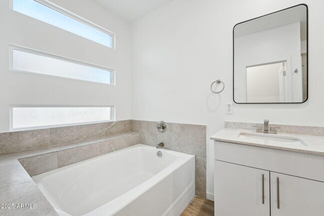 Building Photo - 225 N Pleasant Dr