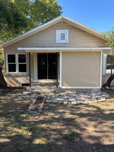 Building Photo - 874 Oasis St