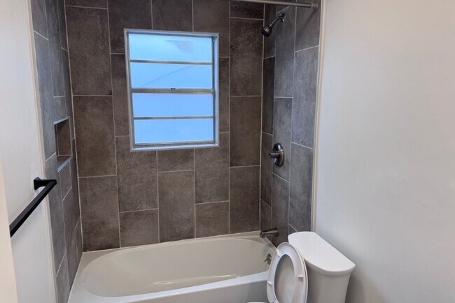 Building Photo - 149 Ruth St