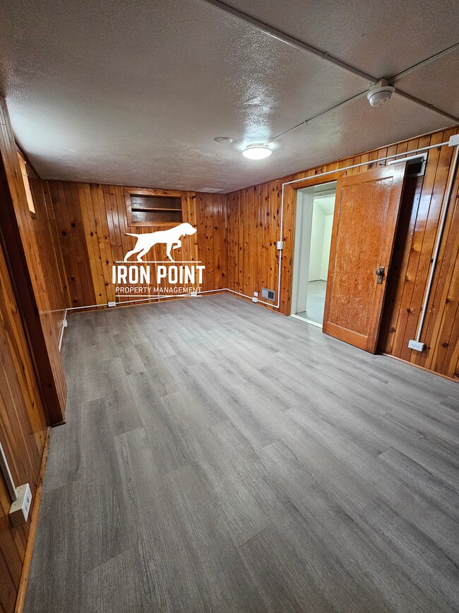 Building Photo - Move-in Special-Renovated 3bed/2bath home w/gas fireplace, garage, near downtown Caldwell.