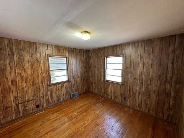 Building Photo - 5262 N 50th St