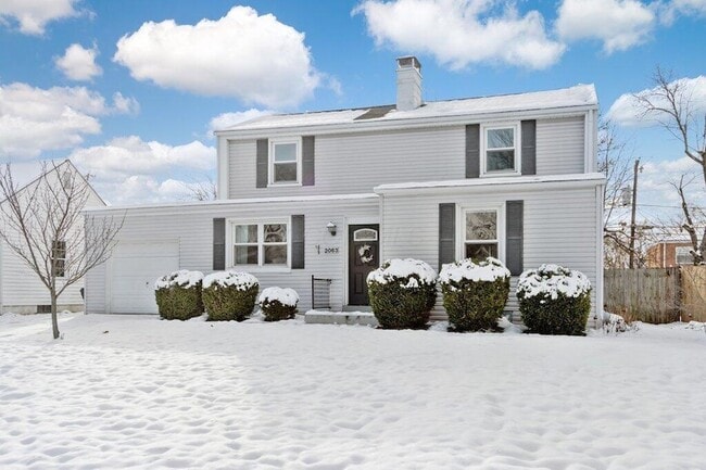 Building Photo - 2063 Inchcliff Rd