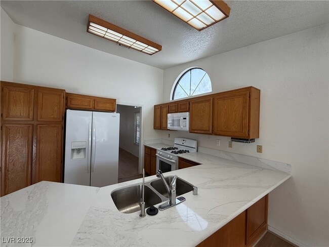 Building Photo - 6305 Crosswood Ave