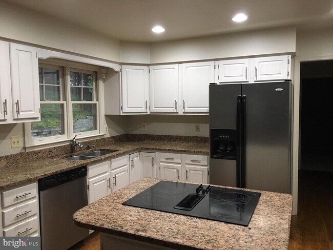 Building Photo - 4269 Exeter Dr