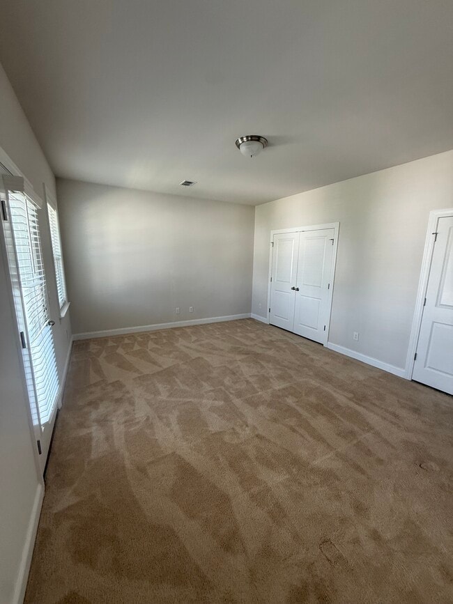 Building Photo - 227 Bering Ln