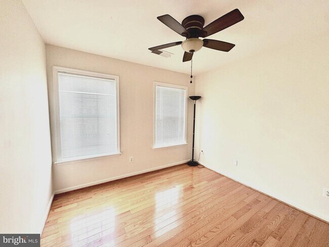 Building Photo - 3381 Beechcliff Dr