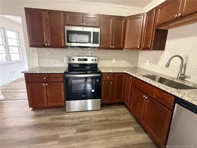 Building Photo - 671 Forest Dr