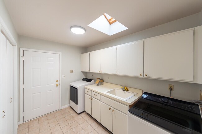 Building Photo - 46105 W Seven Mile Rd