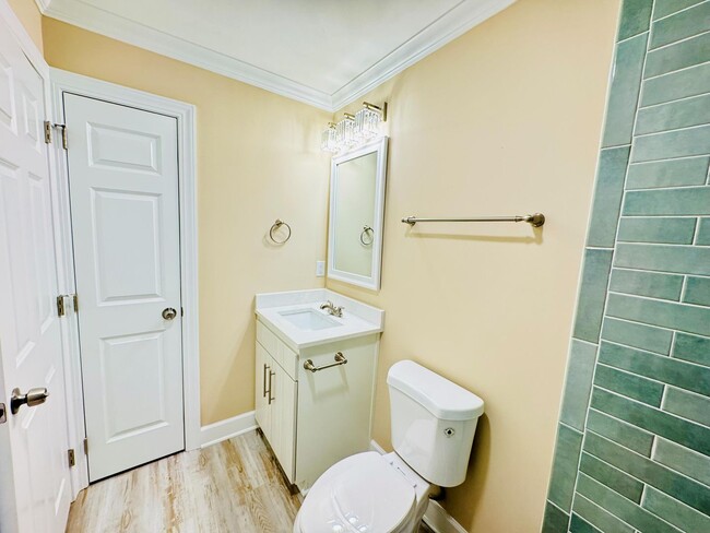 Building Photo - Luxury country rental 4x3 gated off black top!