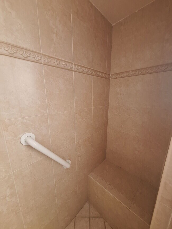 Building Photo - Charming Villa for Rent in Venice Gardens