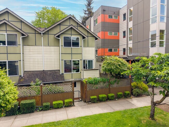 Building Photo - Greenwood Area Townhome!