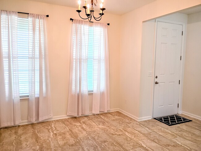 Building Photo - 112 Goldenrod Lake Dr