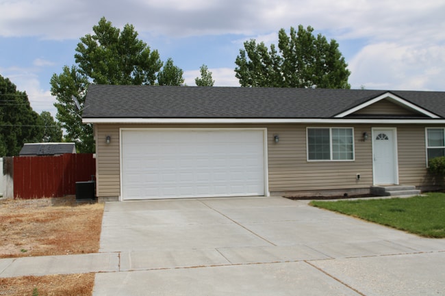 Building Photo - 1106 Richland Dr