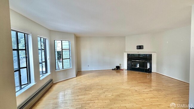 Primary Photo - 700 Fell St