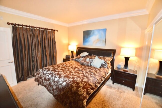 Building Photo - Meridian Luxury 1 Bed/1Bath Condo in Resort Style Community.