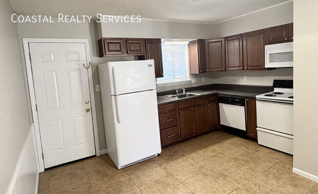 Building Photo - 322 Pelham Rd