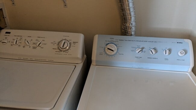 Building Photo - 3-bedroom, 2-bath Townhome in Coralville