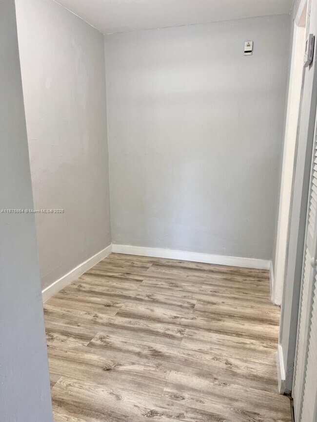 Building Photo - 7820 NE Bayshore Ct
