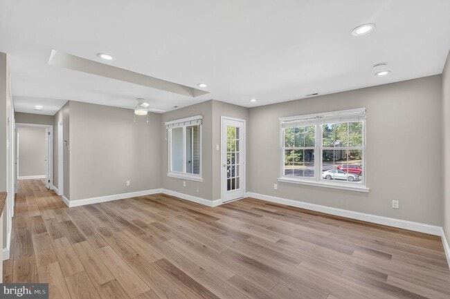 Building Photo - 806 Diamond Dr