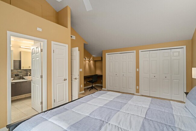 Building Photo - 4 Touchstone