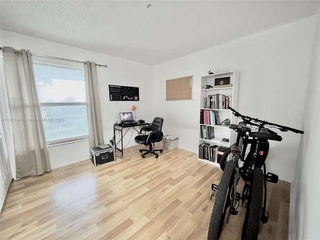 Building Photo - 505 S Pine Island Rd