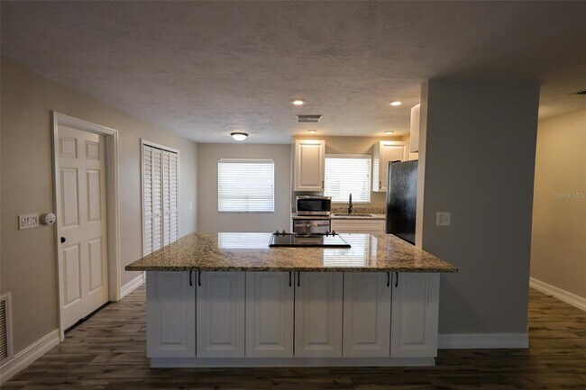 Building Photo - 220 Talley Dr