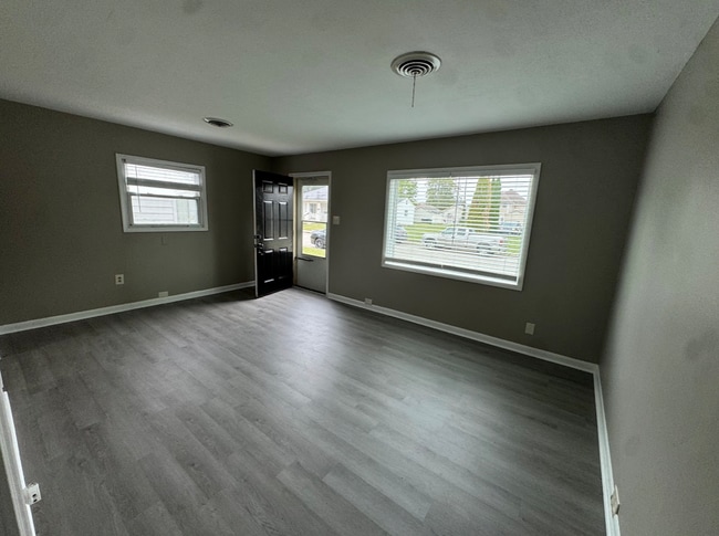 Building Photo - 1023 E Dixon St