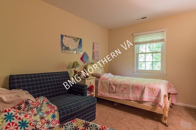 Building Photo - 3019 Seven Oaks Pl